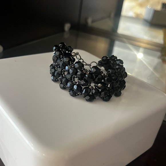 Elegant Black Beaded Bracelet - Picture 2 of 4